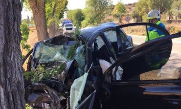 Muere un hombre tras chocar su coche contra un árbol