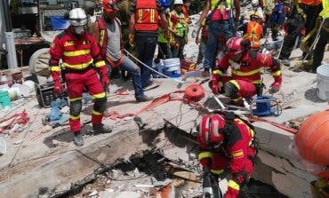 Gran ovación a la UME de Torrejón a su llegada a México