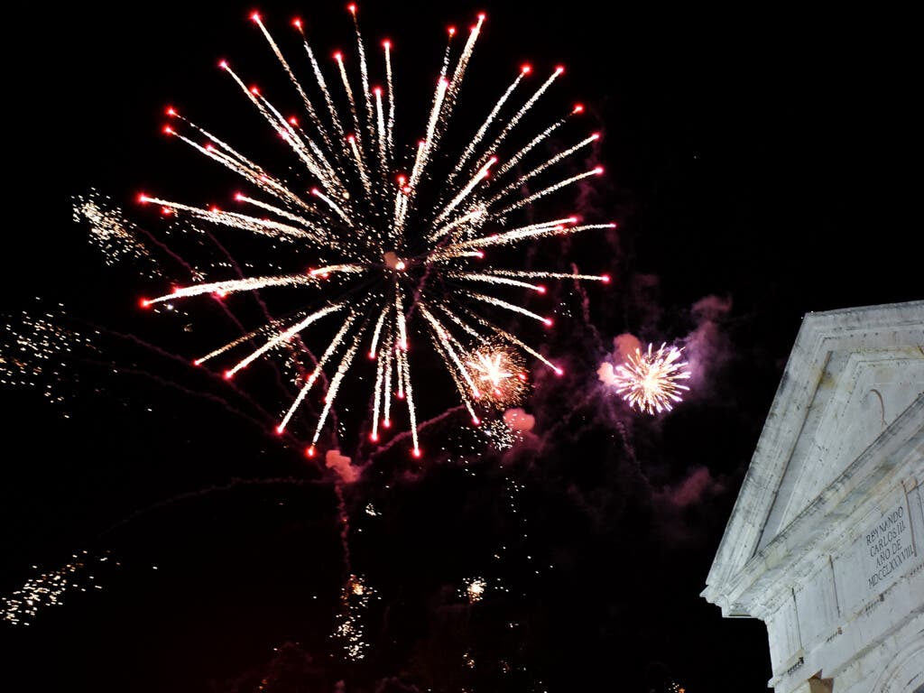 Alcalá despidió sus Ferias con un gran desfile y fuegos artificiales