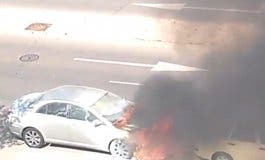 Sale ardiendo un coche aparcado en Torrejón