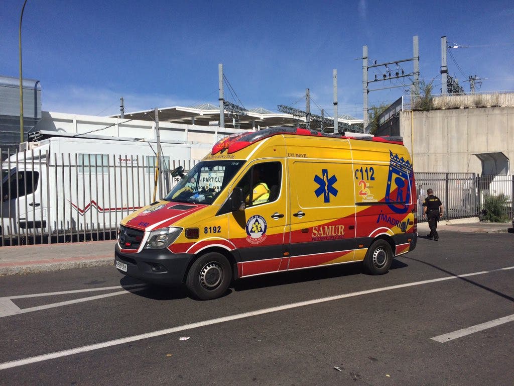 Herida una mujer en Atocha tras quedar atrapada entre coche y andén