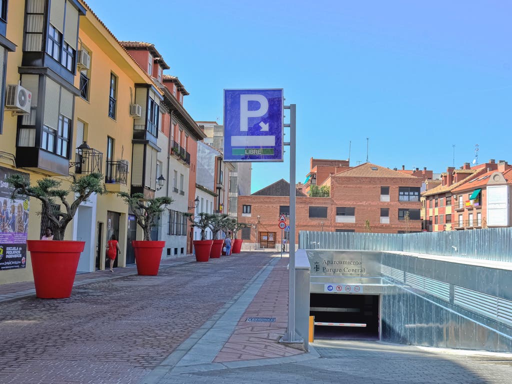 Abre el primer gran parking low cost de Torrejón