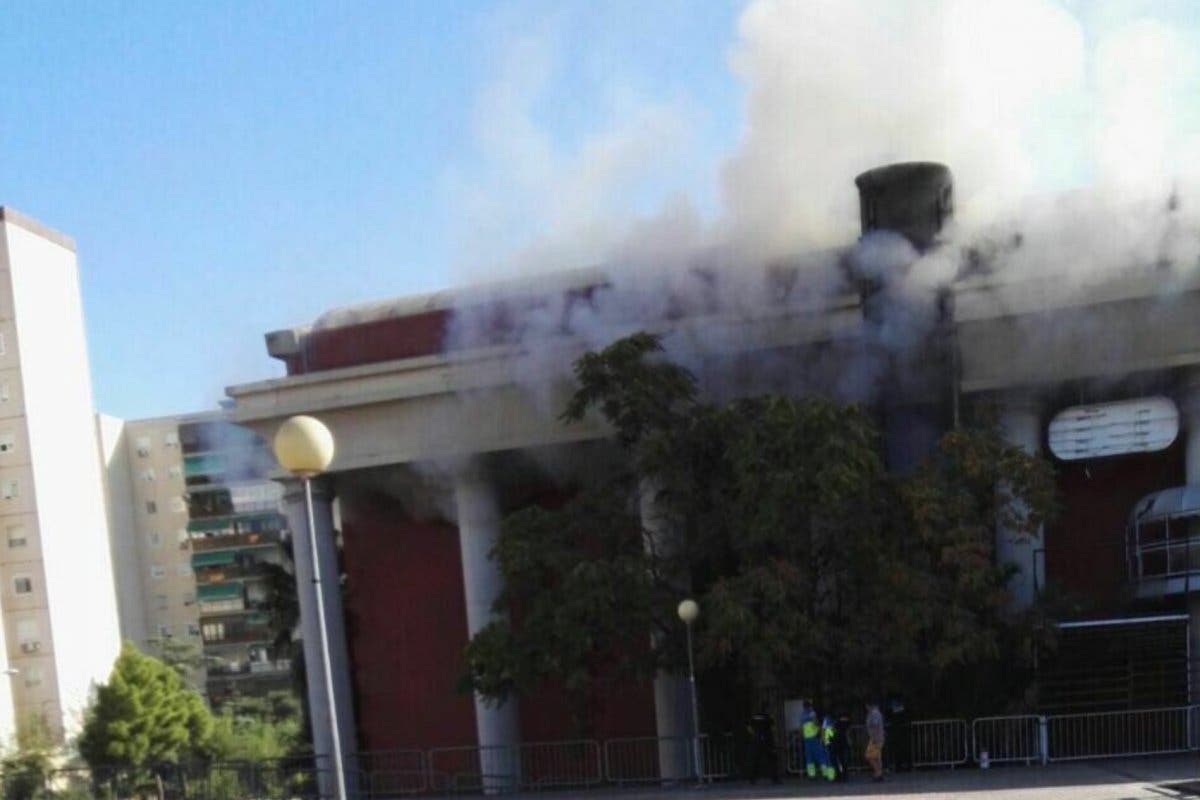 Incendio en el exterior de la discoteca Paladium de Coslada