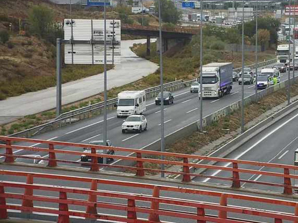 Las primeras lluvias provocan grandes atascos en la A-2