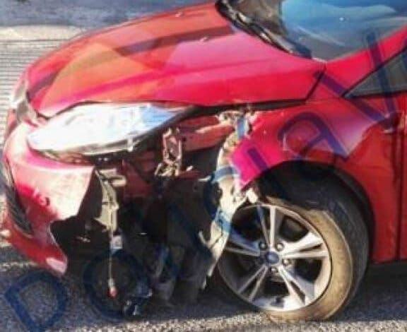 VELILLA: Un conductor ebrio estrella su coche contra una farola y contra un local