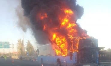Arde un autobús de la EMT en la M-40