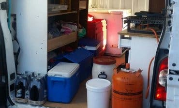Inmovilizada una furgoneta donde cocinaban y vendían alimentos