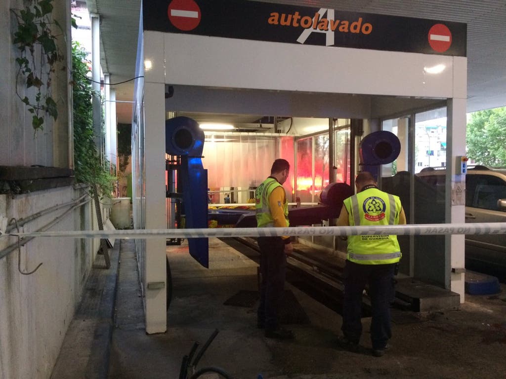 Grave accidente laboral en el túnel de lavado de una gasolinera