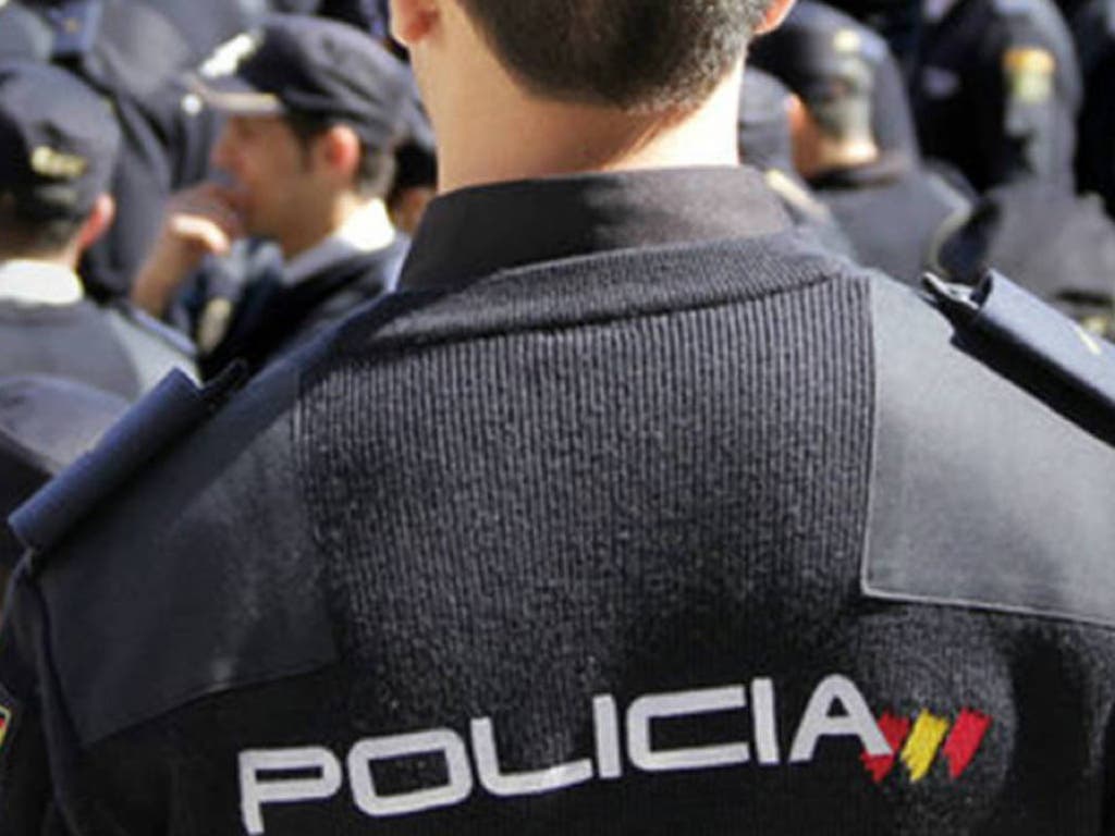 Granada distingue al policía de Alcalá que salvó la vida a un motorista