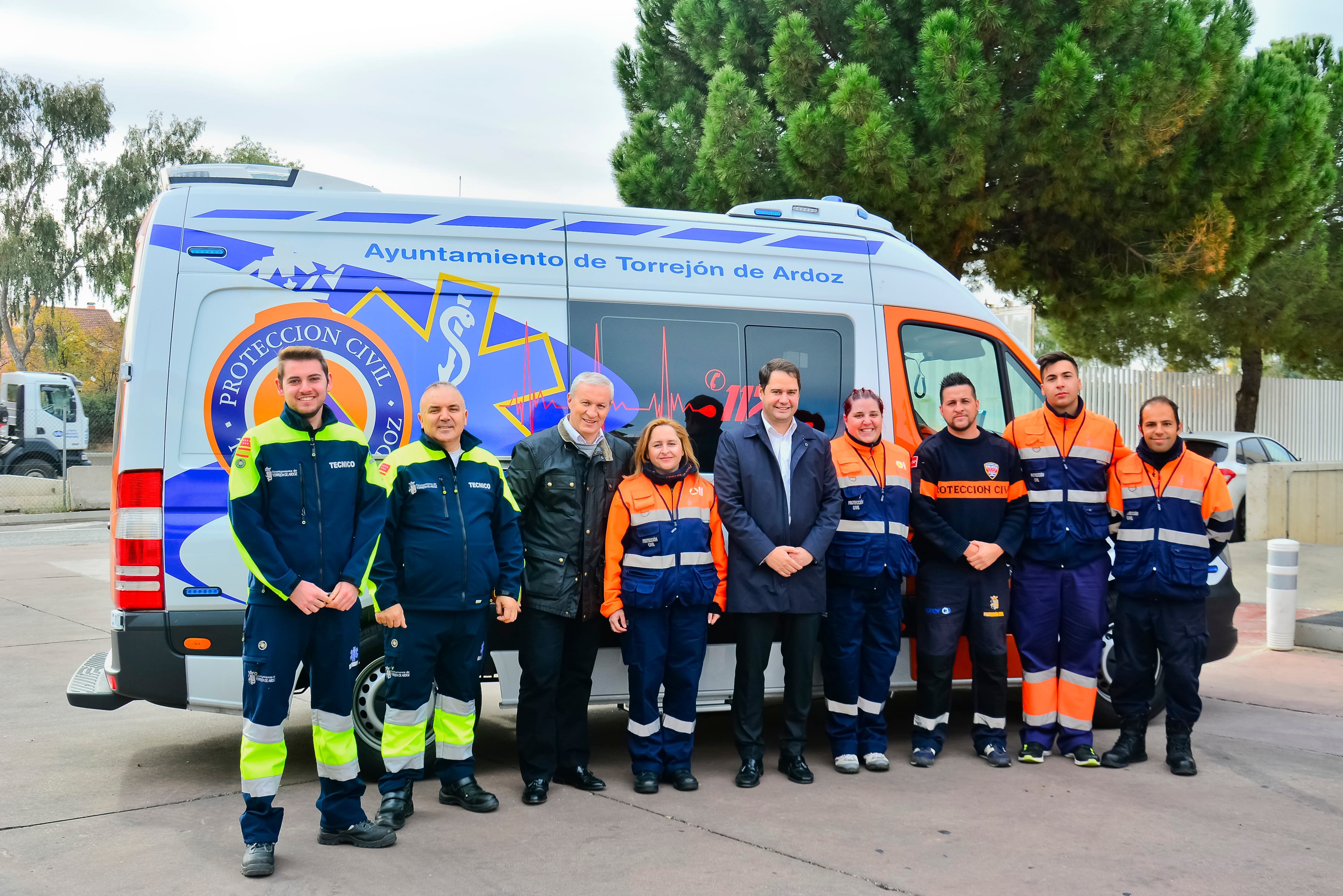 Presentación de la nueva ambulancia municipal (Ayto. Torrejón).