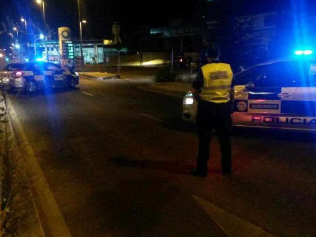 Detenido un conductor ebrio tras embestir a un coche de Policía