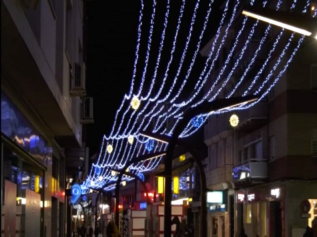 Las calles de Torrejón se preparan para el encendido navideño