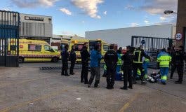 Muere un trabajador aplastado por una puerta metálica
