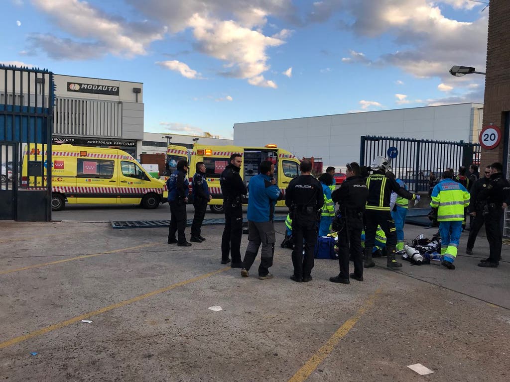 Muere un trabajador aplastado por una puerta metálica