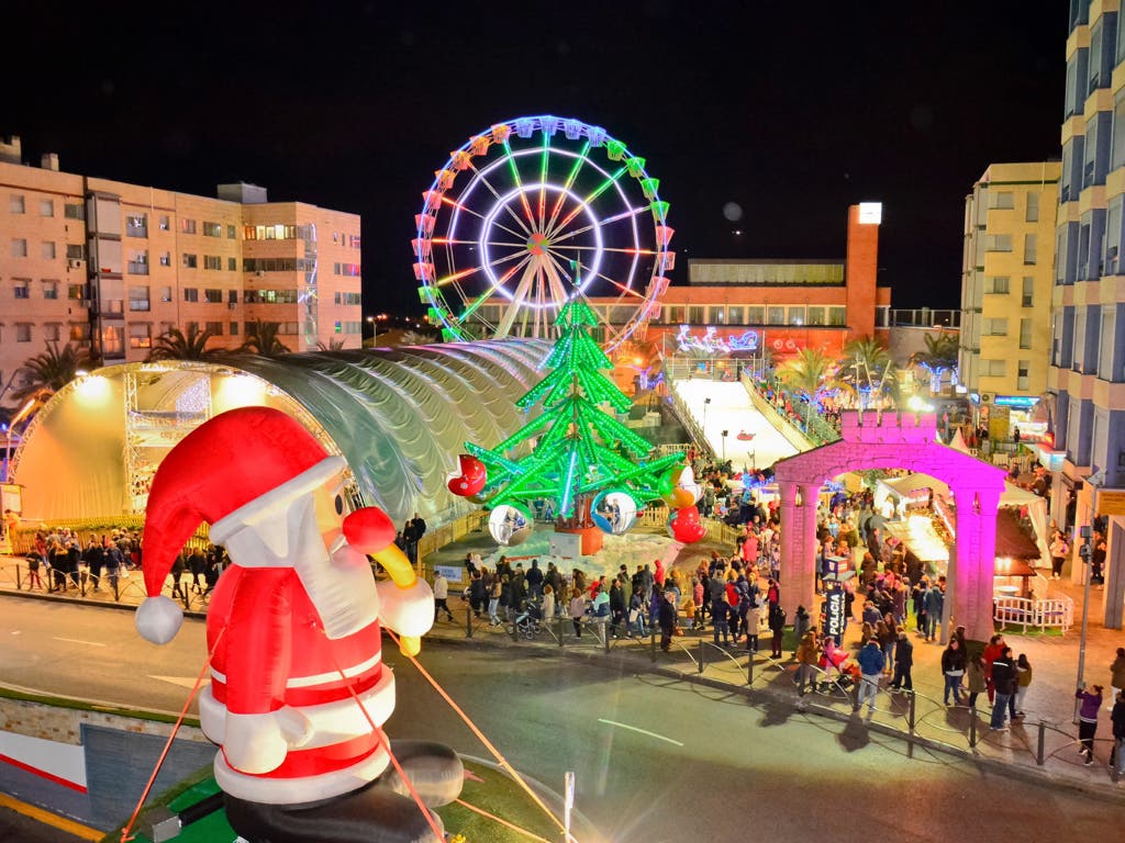 La Plaza España de Torrejón se convierte en un Poblado Navideño