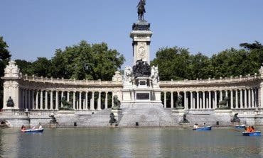 Dos policías evitan el suicidio de un hombre en el Parque del Retiro