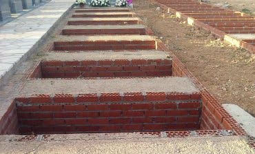 Heridas al caer en una tumba del cementerio de Los Santos de la Humosa