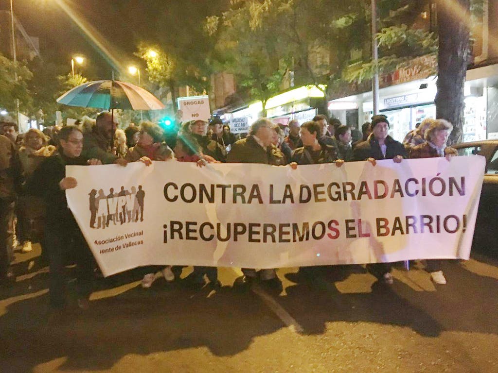 Los vecinos de Vallecas protestan contra la delincuencia en el barrio