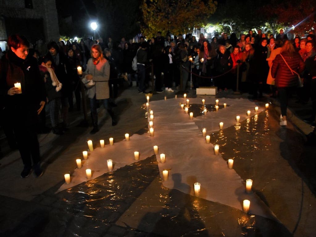 Emotivo homenaje en Alcalá de Henares a las víctimas de la violencia de género