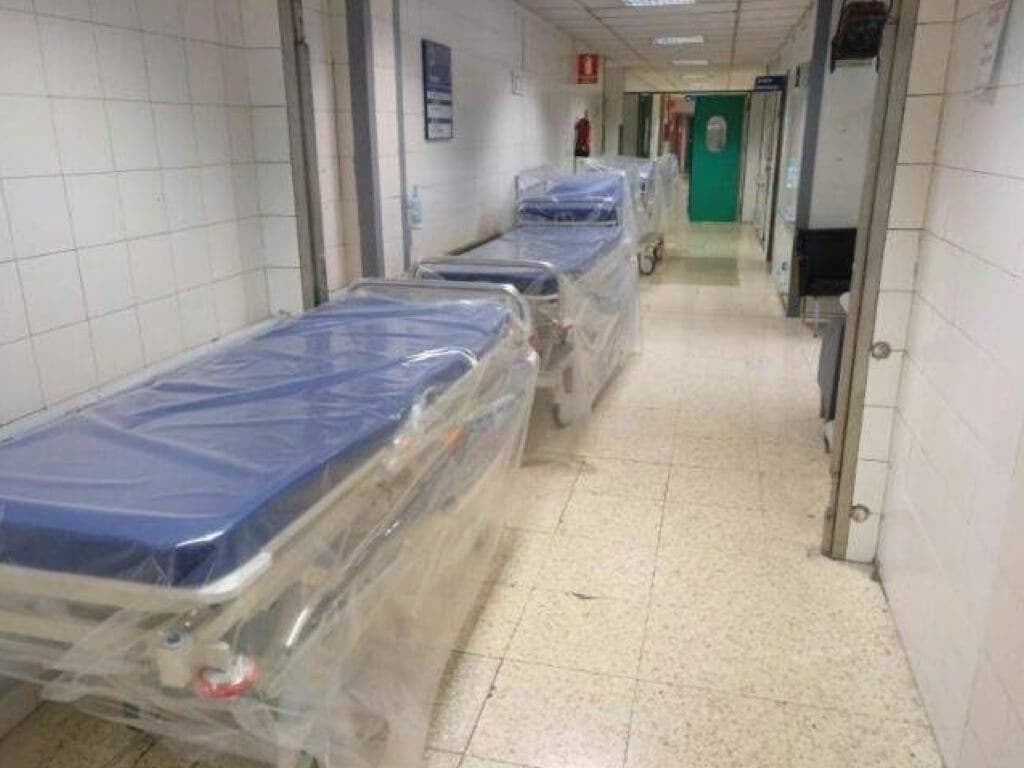 La Paz denuncia la venta de camillas del hospital a 1 euro en Wallapop