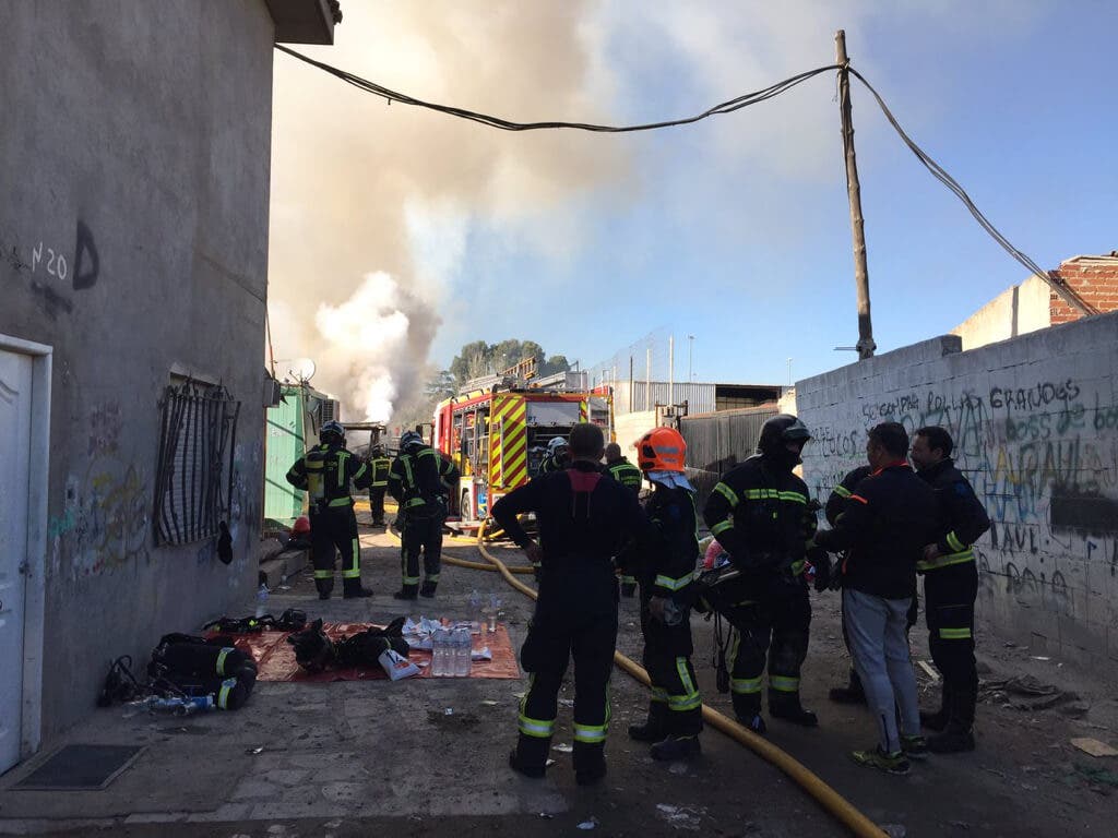 Un incendio de chabolas en la Cañada deja a varias familias sin techo