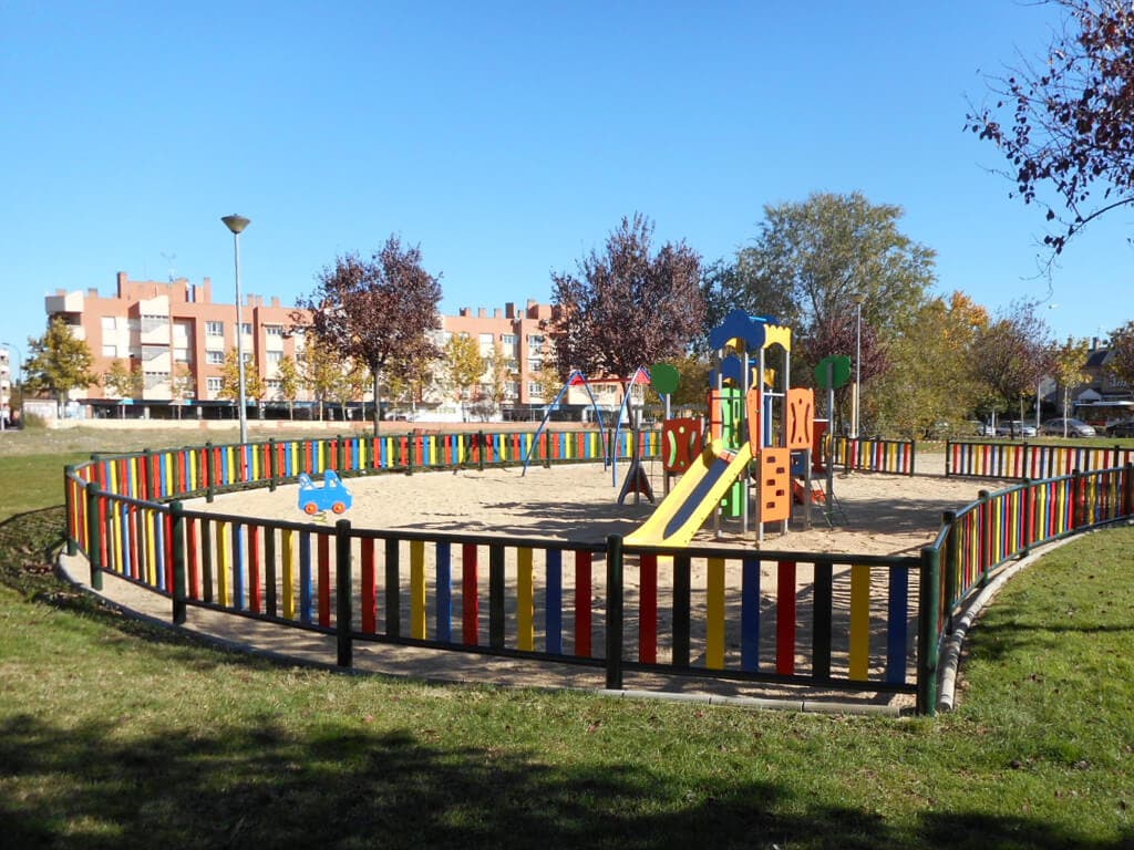 Alcalá de Henares mejora varias áreas infantiles