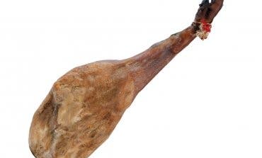 La Policía busca al dueño de un jamón olvidado en la calle