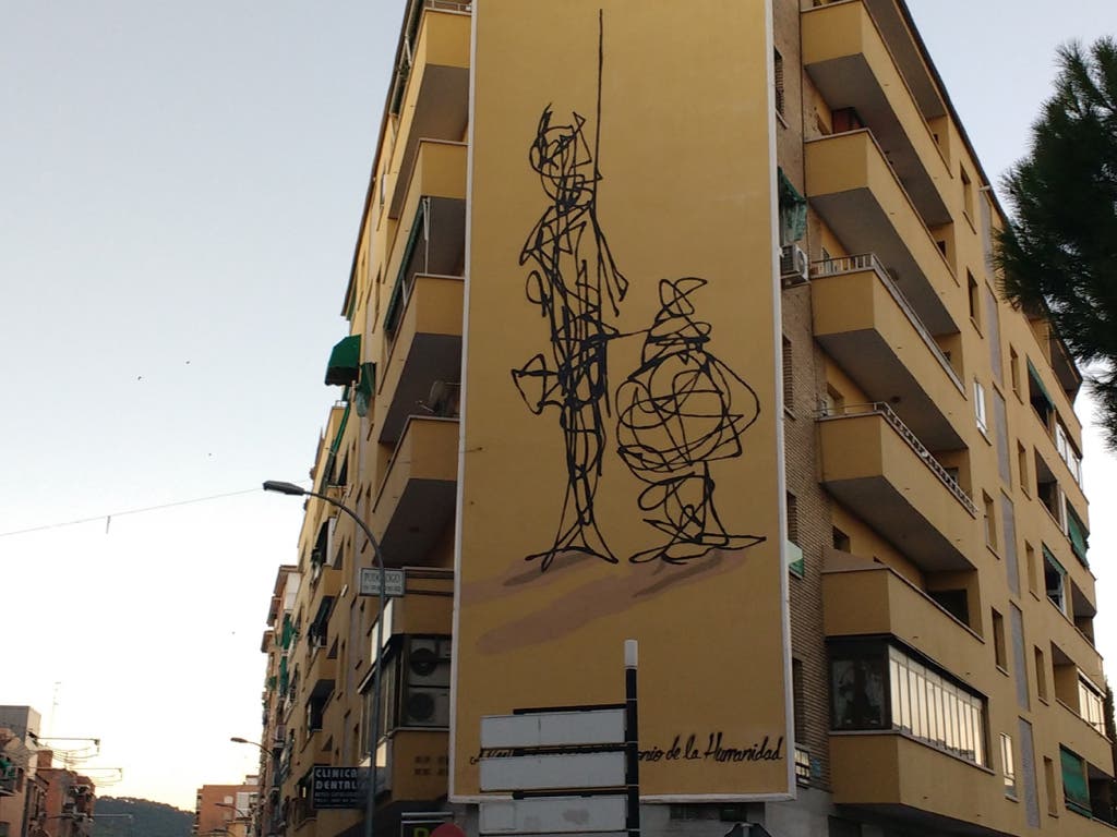 Un edificio de Alcalá de Henares alberga un nuevo mural homenaje a Cervantes