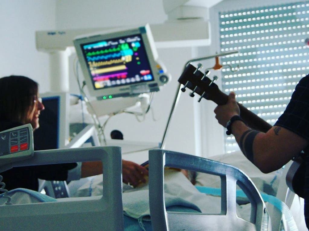 La música como terapia en la UCI del Hospital de Torrejón