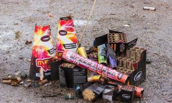 Alcalá de Henares recuerda la prohibición de tirar petardos: multas de hasta 750 euros