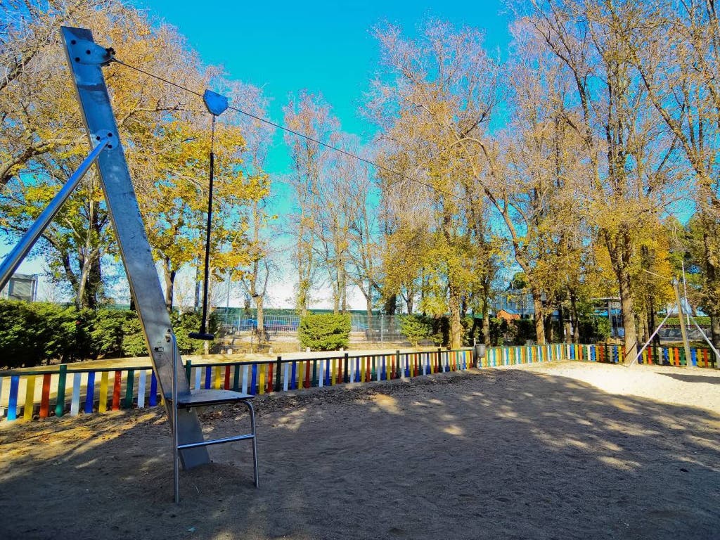 Torrejón instala una tirolina en el Parque Veredillas