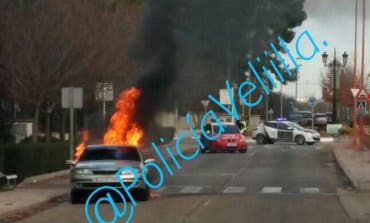 Se incendia un coche en plena calle en Velilla de San Antonio