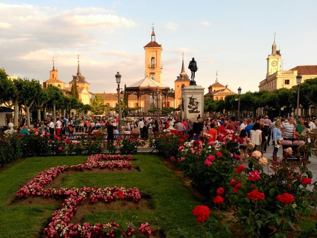 Polémica en Alcalá por la peatonalización de la Plaza de Cervantes 