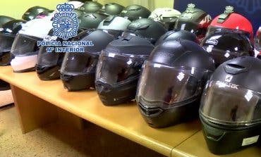Detenido el ladrón de cascos de moto más activo de Madrid