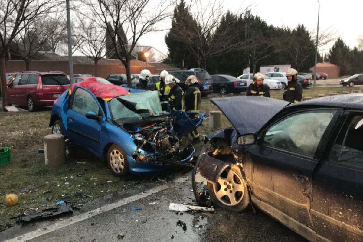 Dos jóvenes heridos en un accidente de tráfico en Coslada