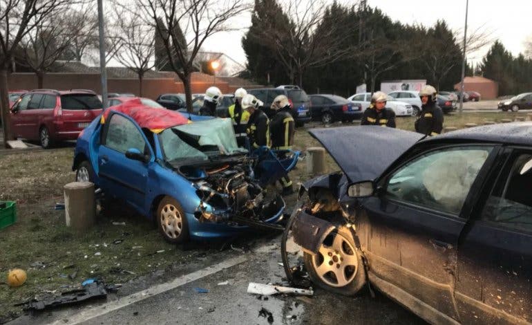 Dos jóvenes heridos en un accidente de tráfico en Coslada