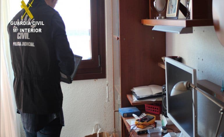 Detenido en Torres de la Alameda por compartir porno infantil en WhatsApp
