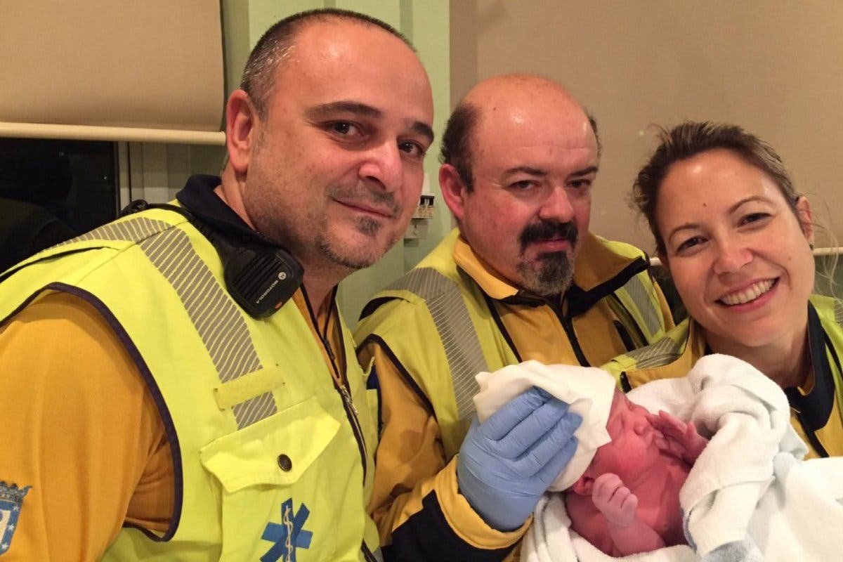 Una joven da a luz a su tercer bebé a 500 metros del hospital