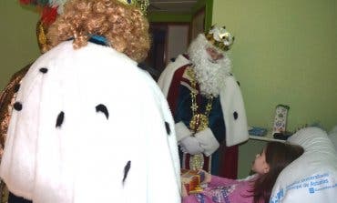 Los Reyes Magos visitan a los niños del Hospital de Alcalá