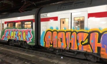 La Policía busca a los grafiteros que asaltaron un tren de la C-2