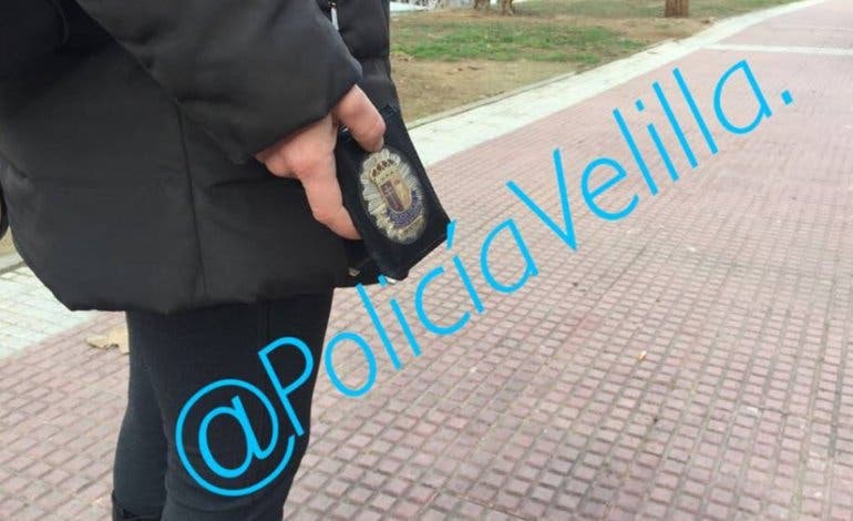 Policías de paisano en Velilla para poner freno a las cacas de perro