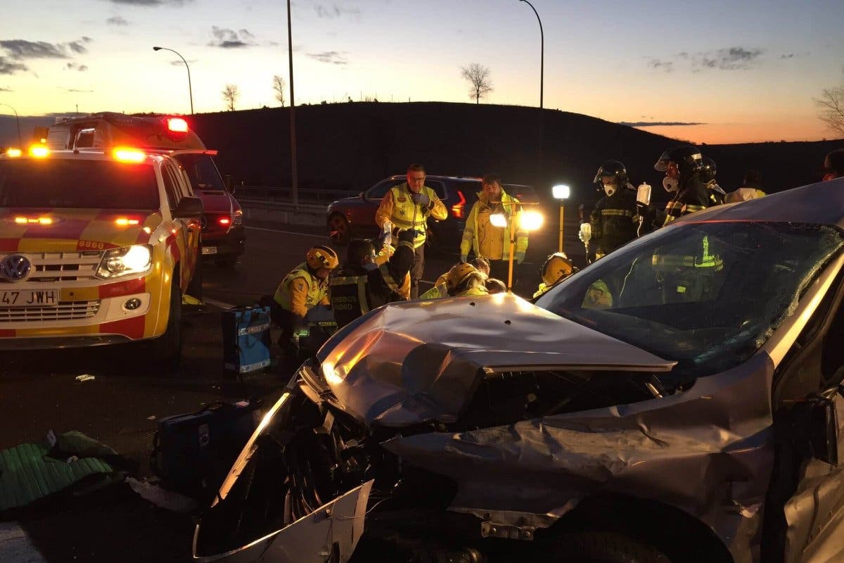 Un conductor en estado crítico tras sufrir un accidente en la M-45