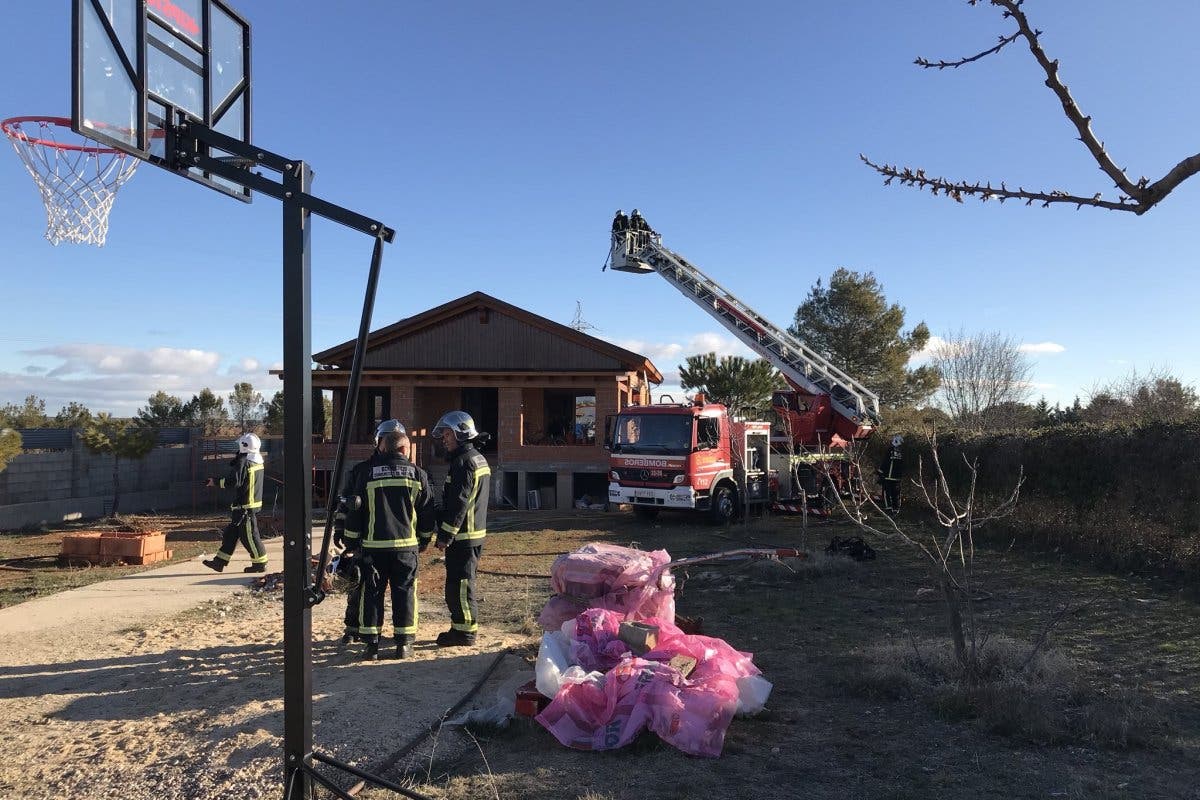 Extinguido un aparatoso incendio en un chalet de Nuevo Baztán