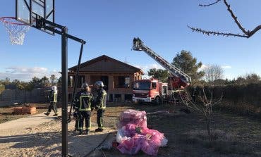 Extinguido un aparatoso incendio en un chalet de Nuevo Baztán
