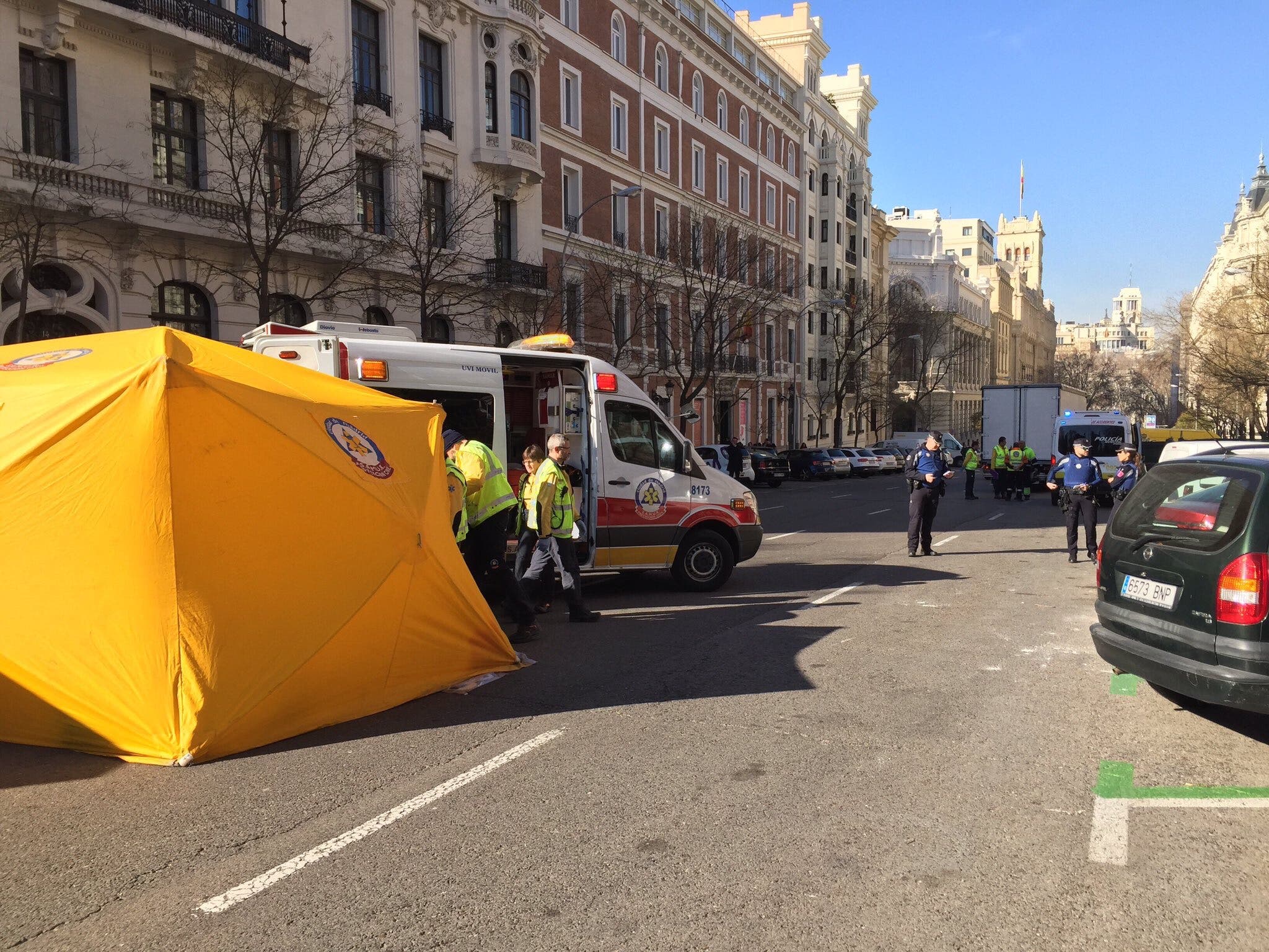 Muere una mujer de 71 años atropellada por un camión en Madrid