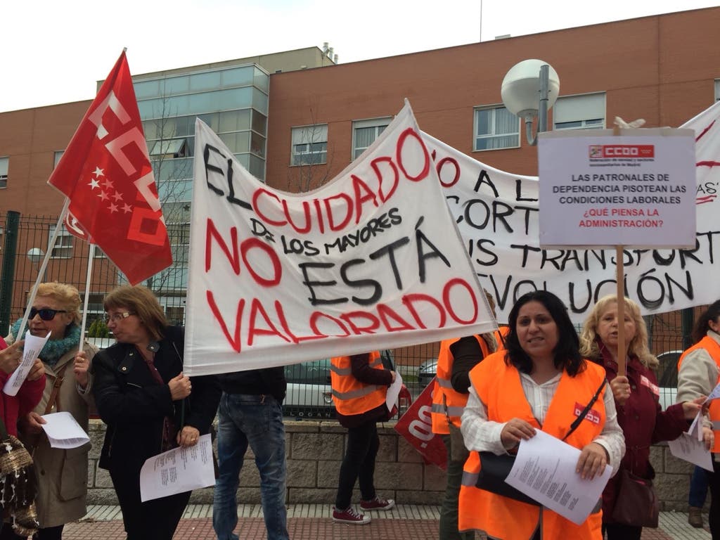 Los trabajadores de Amavir Torrejón se echan a la calle por un salario digno