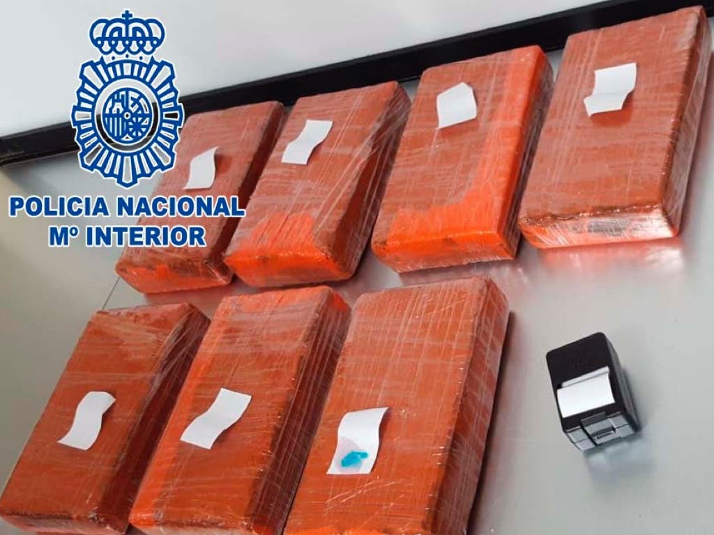 Seis detenidos por meter cocaína en maletas de mano en Barajas