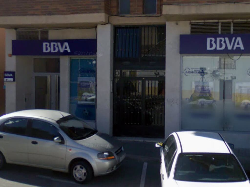 Atracan a punta de pistola una sucursal del BBVA en Villalbilla