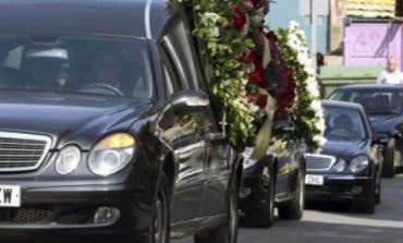 Velan en casa el cadáver de su hijo de 7 años por no poder pagar a la funeraria