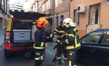 Un hombre se quema las manos en el incendio de su vivienda